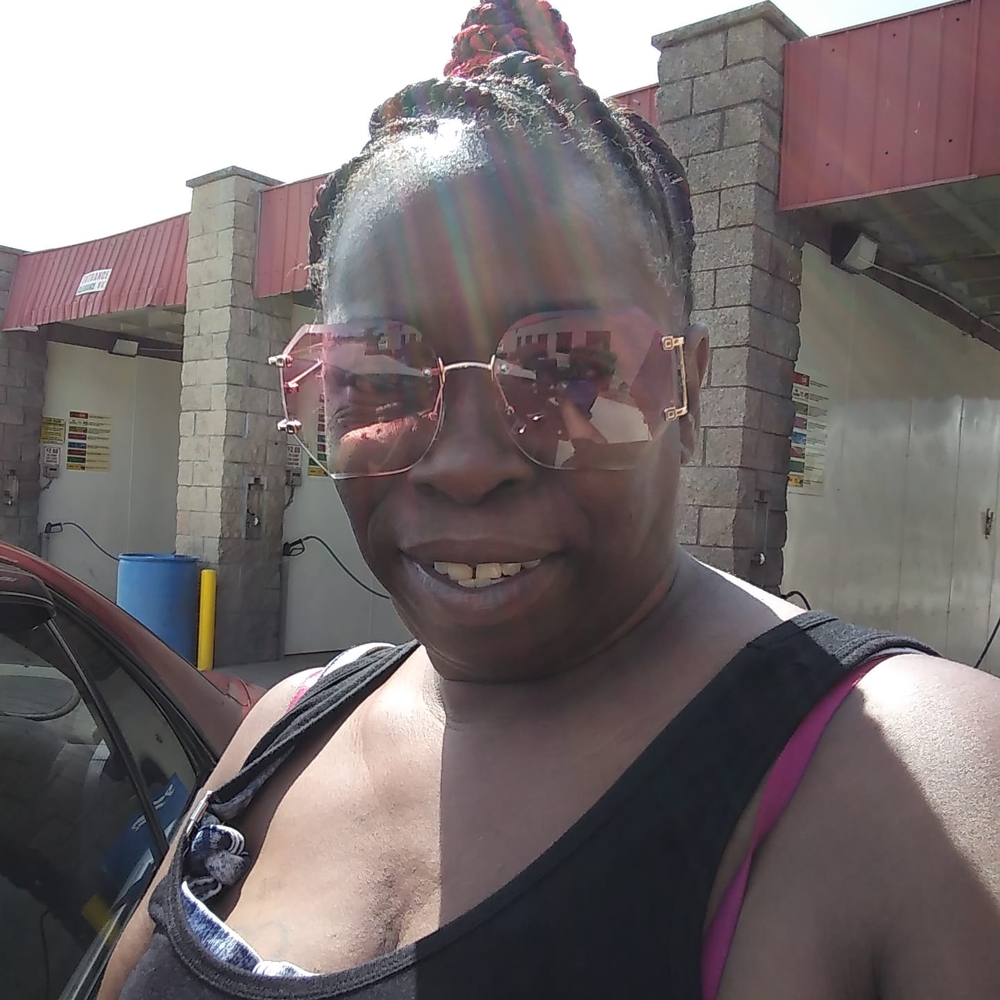 Meet your Posher, Edith